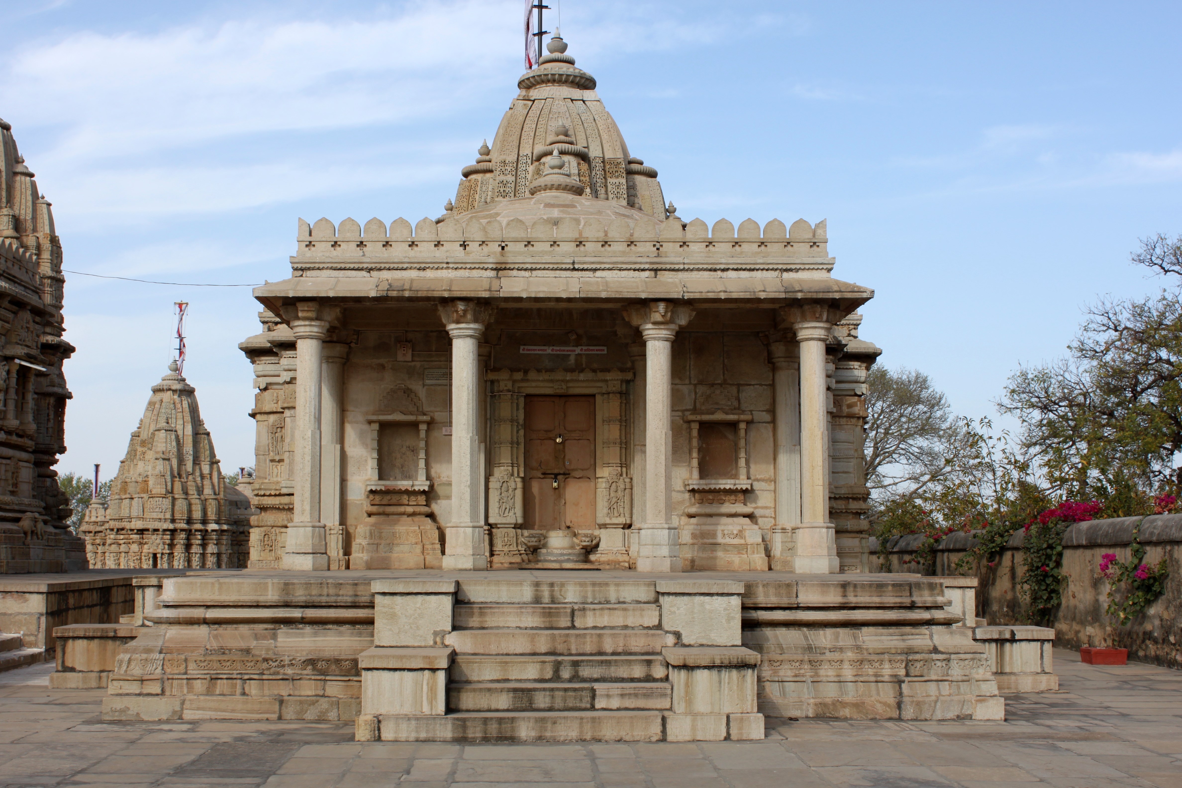 Saatbees Deori (Digamber Jain Temple) 14
